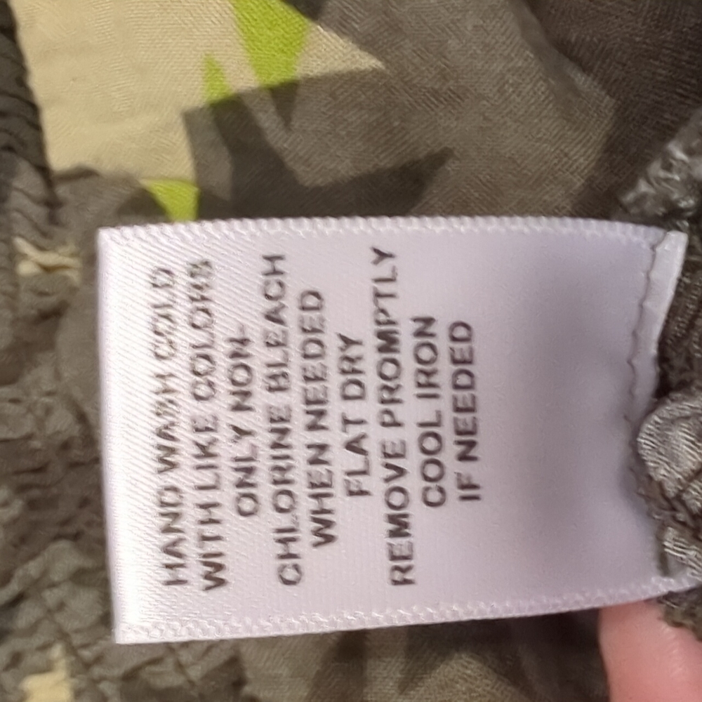 🚨3/$20! 🚨 Candie's Camo Star Print Ruffle Hem Crop Top Medium - Picture 6 of 6